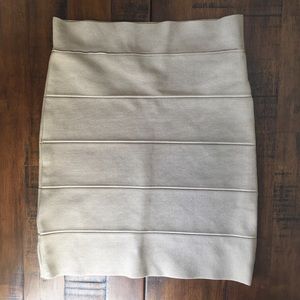 BCBGMaxAzria tan mini skirt - size S (EUC)